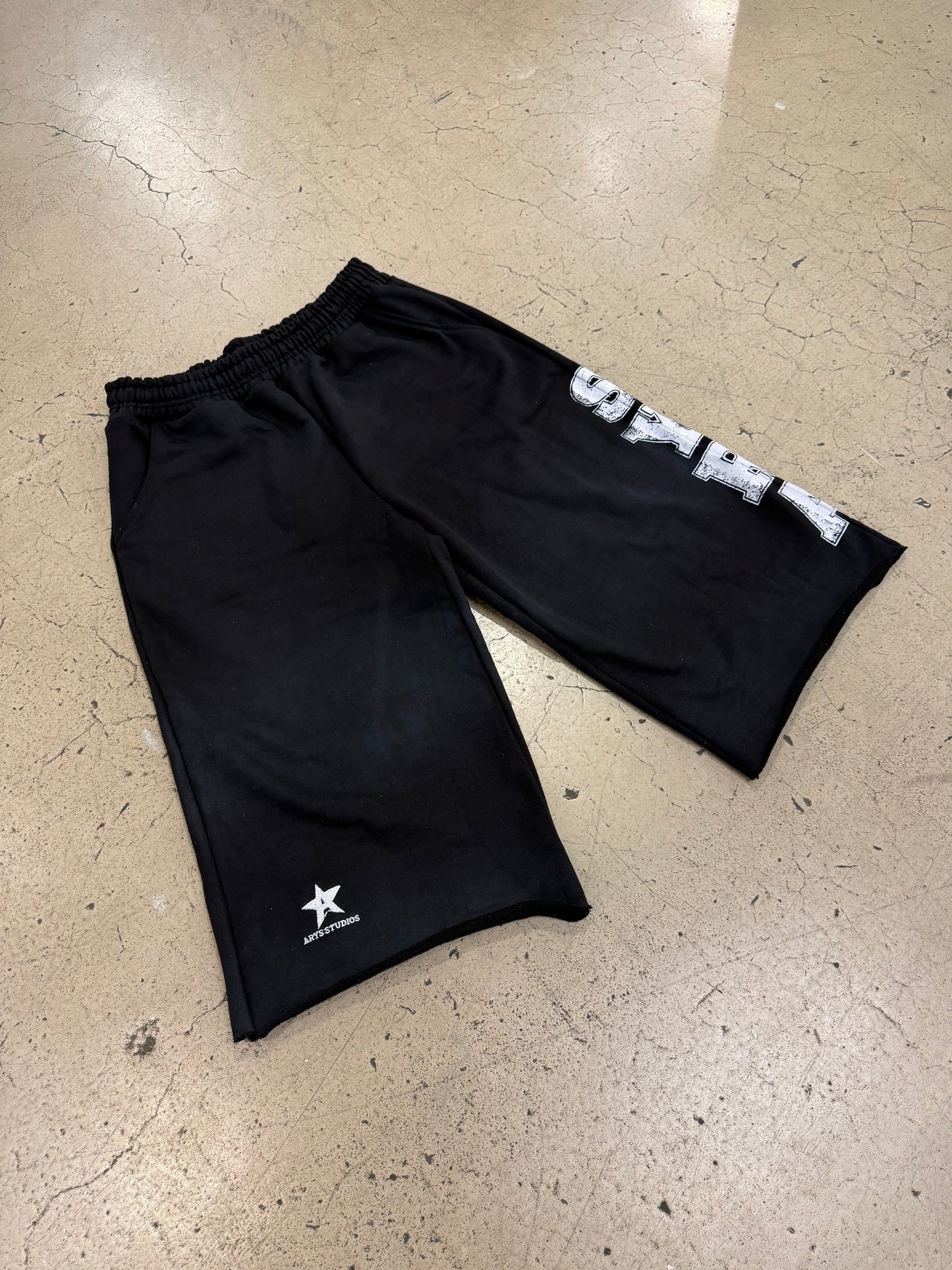SYRA 3/4 Baggy Shorts